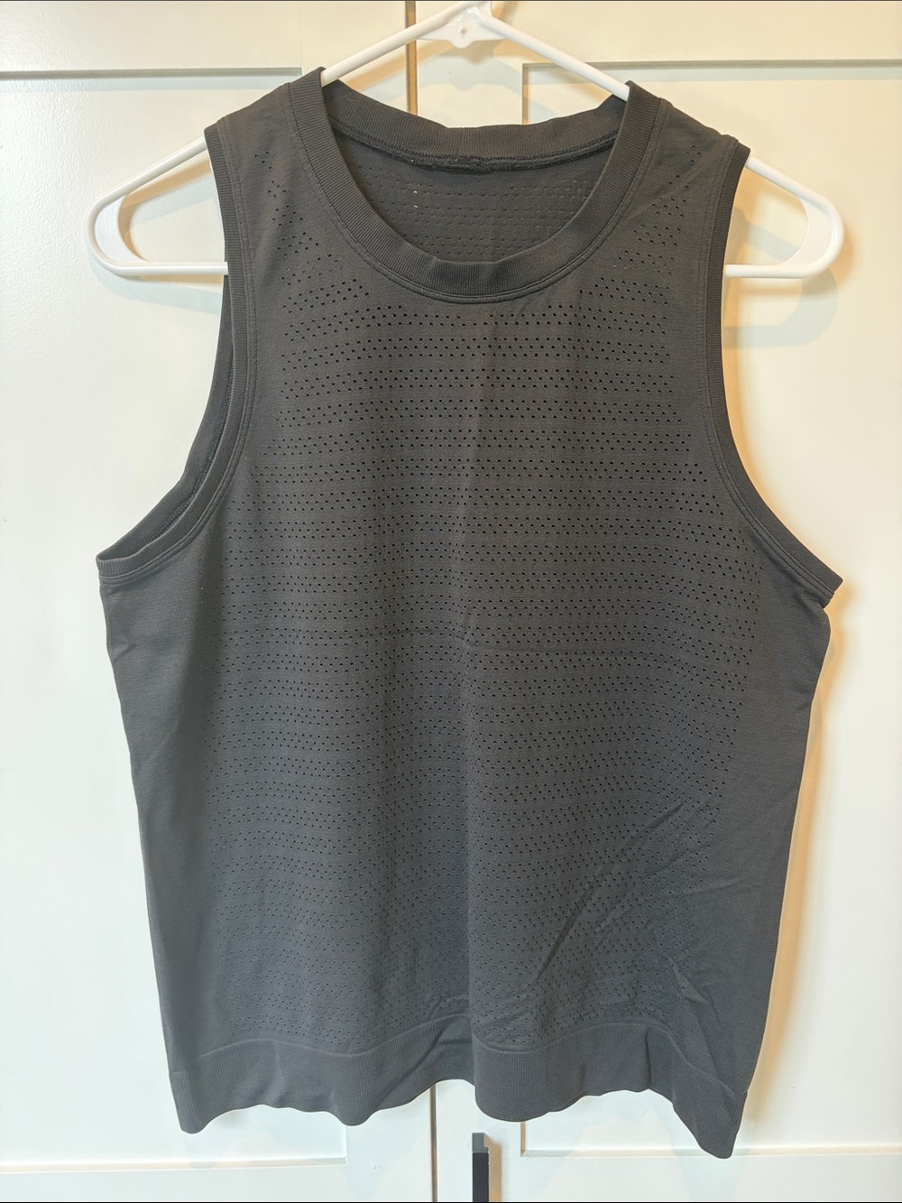W’s Lululemon Perforated Sleeveless Tank Top